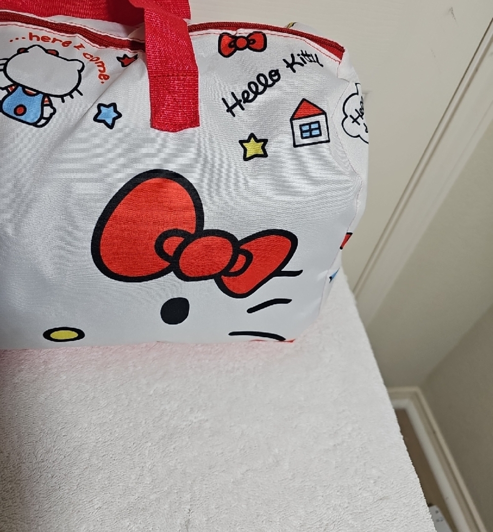 New Sanrio Genuine 2 Pcs Hello Kitty Foldable Duffle Bag and Pouch - Picture 9 of 13